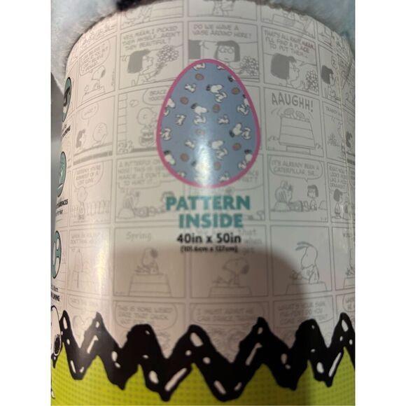 Peanuts Snoopy Easter Pet Blanket 40in x 50in (101.6cm x 127cm) - Picture 2 of 4